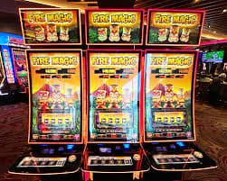 Lawpan Myanmar ကစားသမား KBZPay Wave Money ငွေသွင်းပြီး Online Card Games Baccarat ကစားနေသောမြင်ကွင်း